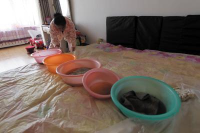 修水楼上漏水，住户失联，小区没物管，业主维权难！律师来支招……